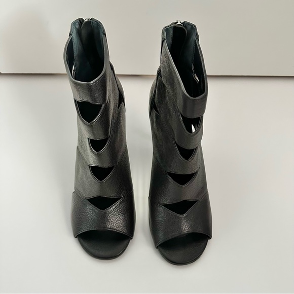 Charles David Reform Open Toe Sandal - Picture 3 of 12